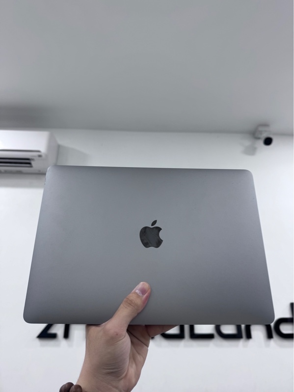 Macbook Air M1 - 13.3 inch - 8/256GB - Màu xám - Pin 93% - Ngoại hình 97% - Màn ám hồng, hở sáng nhẹ, cấn góc - Kèm sạc