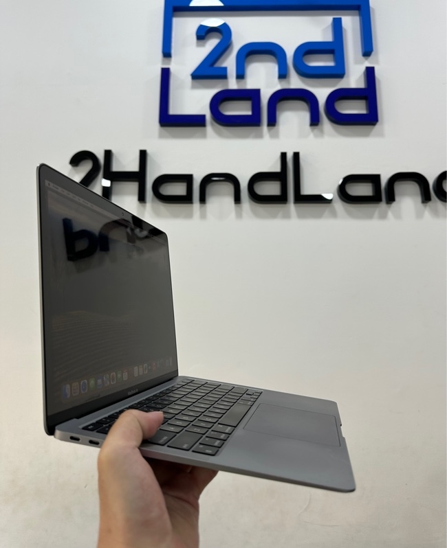 Macbook Air M1 13.3 inch - Ram 8/256 GB - Pin 84% - Màu Space gray -Ngoại hình 97% - Máy trầy cấn - Kèm sạc