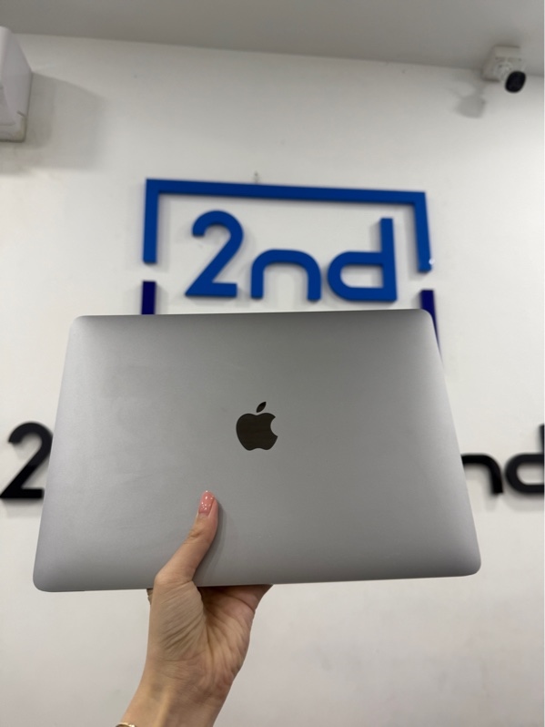 Macbook Air M1 13inch - 8/256gb - Màu bạc - Pin 83% chu kì 296 - Ngoại hình 97% - Màn hồng , phản quang , touchpad mất rung , máy trầy , cấn nhẹ - Kèm sạc