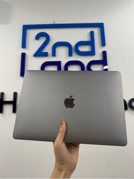 Macbook Air M1 2020 - 13.3 inch - 8/256GB - Màu bạc - Pin bình thường chu kỳ 152 - Ngoại hình 97% - Phím nhật ,Góc trên bên trái móp , phần dưới ố - Kèm sạc