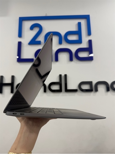Macbook Air M1 2020 - 13.3 inch - 8/256GB - Màu bạc - Pin bình thường chu kỳ 152 - Ngoại hình 97% - Phím nhật ,Góc trên bên trái móp , phần dưới ố - Kèm sạc