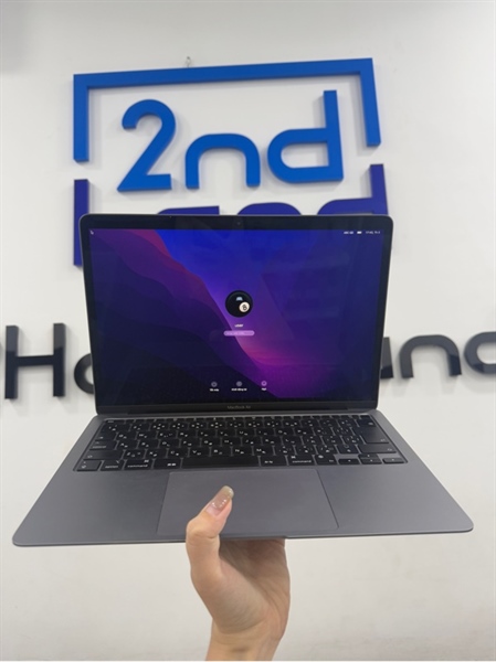 Macbook Air M1 2020 - 13.3 inch - 8/256GB - Màu bạc - Pin bình thường chu kỳ 152 - Ngoại hình 97% - Phím nhật ,Góc trên bên trái móp , phần dưới ố - Kèm sạc 2