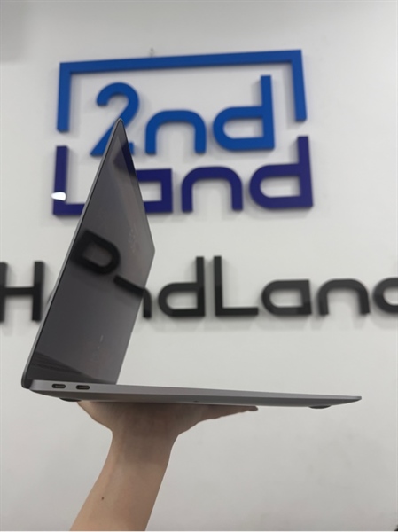 Macbook Air M1 2020 - 13.3 inch - 8/256GB - Màu xám - Pin 94% chu kì sạc 134 - Ngoại hình 97% - Màn ám hồng , trầy , cấn góc - Kèm sạc 1