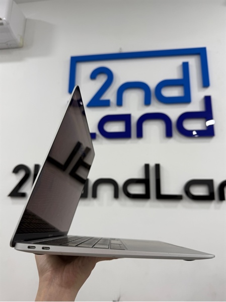 Macbook Air M1 2020 - 13.3 inch - 8/256GB - Màu xám - Pin 97% - Ngoại hình 97% - Màn ám hồng , hở sáng 2 cạnh trên dưới , màn dính keo 1 chấm , vỏ trầy , cấn 1 góc - Kèm Box , sạc 2