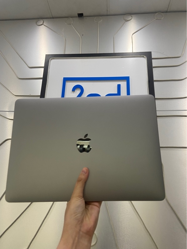 Macbook Air M1 2020 13,3 inch - Ram 8/256GB - Pin 92% - Chu kỳ sạc 93 lần - Màu xám - Ngoại hình: 97% - Kèm Box