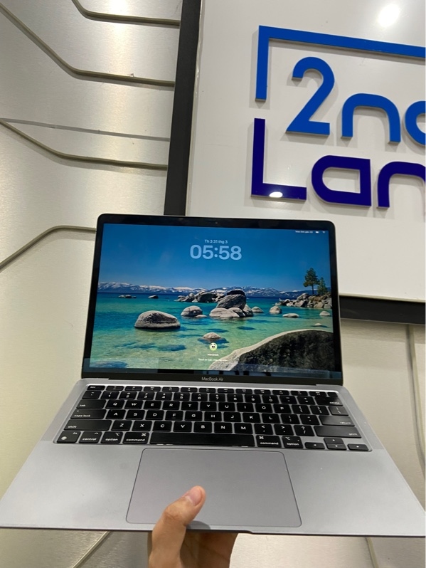 Macbook Air M1 2020 - 13.3" - Ram 8/256GB SSD - Pin bình thường - Màu xám - Ngoại hình: 98% - Màn ám trong hồng nhẹ , 1 chấm phản quang , màn trầy nhẹ - Kèm sạc