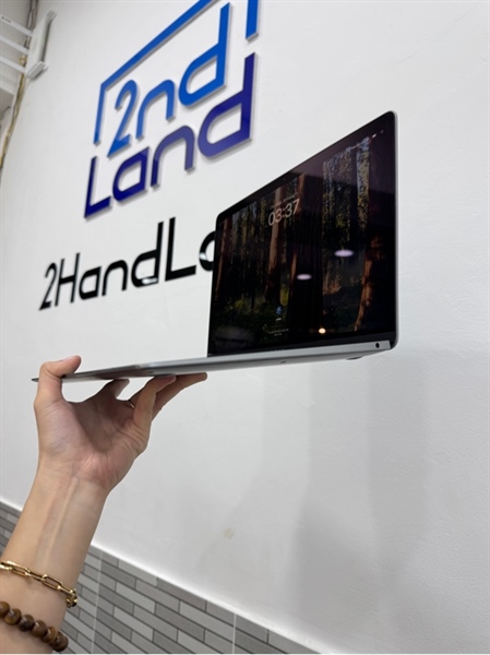 Macbook Air M1 2020 - 13 inch - 8/256 SSD - Màu bạc - Pin 85% chu kì sạc 483 lần - Ngoại hình 98% - Body, kèm sạc 2