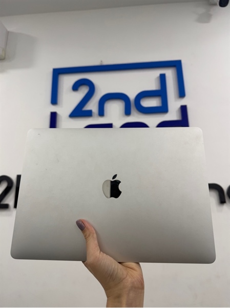 Macbook Air M1 2020 - 13 inch - 8/256GB - Màu bạc - Pin 92% - Ngoại hình 98% - Màn ám vàng viền , phím mòn nhẹ - Kèm sạc