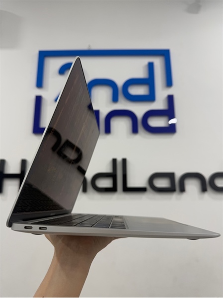 Macbook Air M1 2020 - 13 inch - 8/256GB - Màu bạc - Pin 92% - Ngoại hình 98% - Màn ám vàng viền , phím mòn nhẹ - Kèm sạc 1