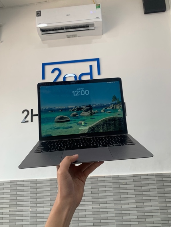 Macbook Air M1 2020 13 inch - Ram 8/256gb - Màu bạc - Pin 90% chu kì sạc 160 lần - Ngoại hình: 97% - 1 đốm phản quang - Nút Shift lún nhẹ - Kèm sạc