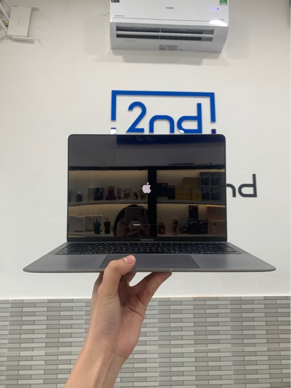 Macbook Air M1 2020 13 inch - Ram 8GB/256GB - Màu bạc - Pin 82% chu kì sạc 546 lần - Ngoại hình: 97% - Box