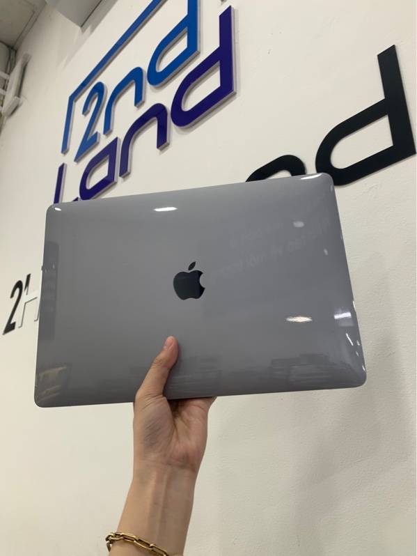 Macbook Air M1 2020 - 13 inch - Ram 8GB/256GB - Màu bạc - Pin 96% chu kì sạc 55 lần - Ngoại hình: 98% - Kèm sạc