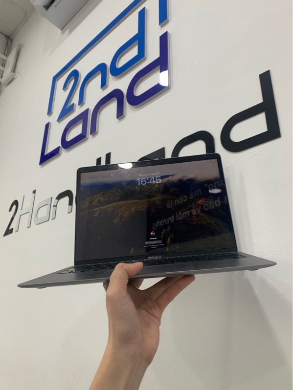 Macbook Air M1 2020 - 13 inch - Ram 8GB/256GB - Màu bạc - Pin 96% chu kì sạc 55 lần - Ngoại hình: 98% - Kèm sạc