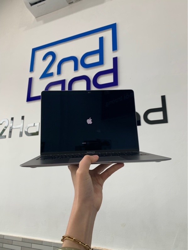 Macbook Air M1 2020 13 inch - Ram 8GB/512GB - Màu bạc - Pin 91% chu kì sạc 173 lần - Ngoại hình: 98% - Màn trầy - Kèm sạc