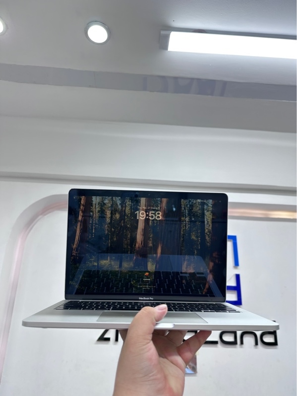 Macbook Air M1 2020 13inch - 8/256gb - Màu bạc - Pin 85% - Ngoại hình 98% - màn in phím, ám hồng viền nhẹ - Kèm sạc