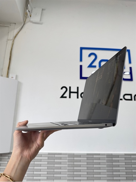 Macbook Air M1 2020 - 13inch - 8/256GB - Màu bạc - Pin 88% chu kì sạc 554 lần - Ngoại hình 97% - Trầy mặt C - Fullbox 2