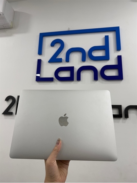 Macbook Air M1 2020 - 16/256GB - Màu bạc - Pin 82% - Ngoại hình 98% - Màn vàng viền nhẹ , lờn nút command - Kèm sạc