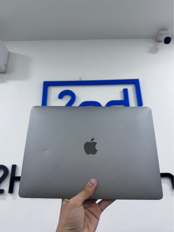 Macbook Air M1 2020 - 8/256gb - Màu xám - Pin 82%, chu kỳ 552 - Ngoại hình 97% -trầy cấn, hằng dấu sticker, màn ám hồng - Kèm sạc