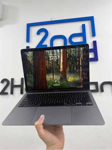 Macbook Air M1 2020 - Apple M1 - 8/256GB - Màu xám - Pin bình thường 92% chu kỳ sạc 133 - Ngoại hình 98% - Trầy 1 đường dài giữa màn - Kèm sạc 2