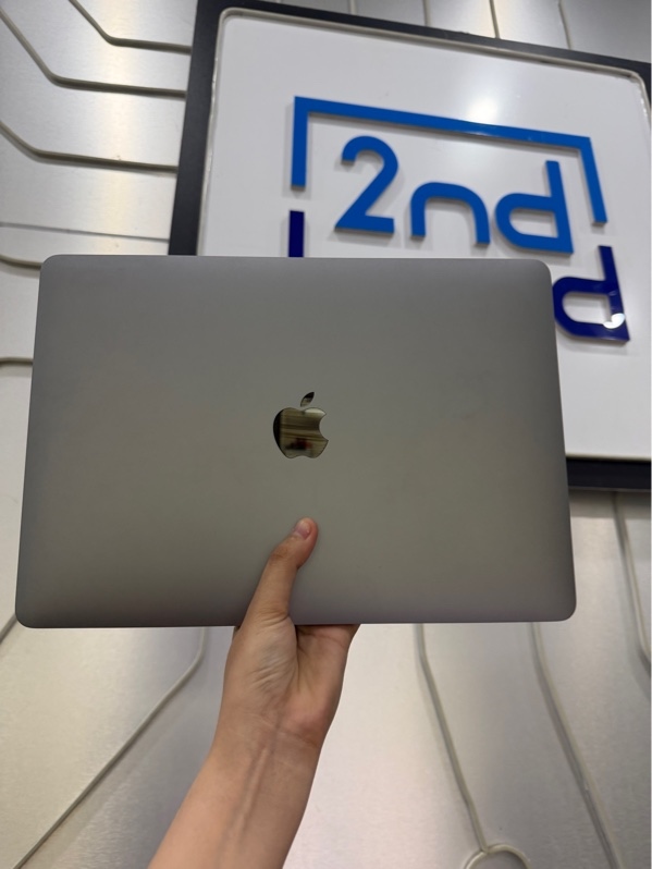 Macbook Air M1 2020 - Apple M1 - Ram 8/256Gb SSD - Pin 94% - Chu kỳ sạc 212 lần - Màu bạc - Ngoại hình: 98% - Ám viền nhẹ - Kèm sạc