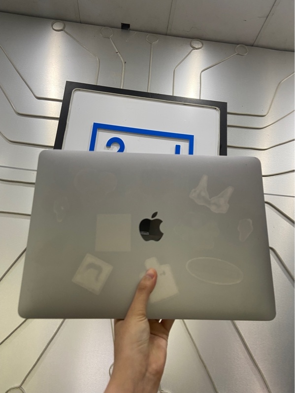 Macbook Air M1 2020 - Ram 8/256GB - Pin 100% thay new - Màu xám - Ngoại hình: 97% - Trầy cấn, màn ám hồng - Kèm Box + sạc