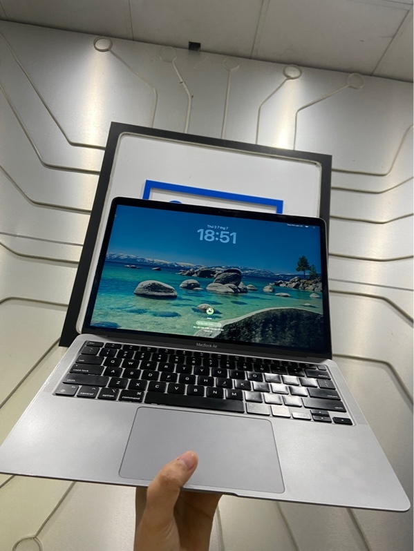 Macbook Air M1 2020 - Ram 8/256GB - Pin 100% thay new - Màu xám - Ngoại hình: 97% - Trầy cấn, màn ám hồng - Kèm Box + sạc