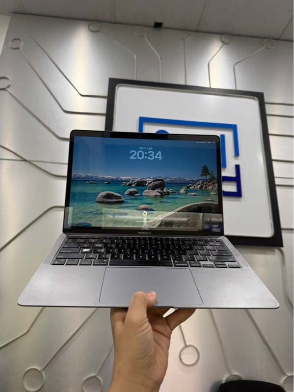 Macbook Air M1 2020 - Ram 8/256GB - Pin 84% - Màu xám - Ngoại hình: 97% - Màn ám hồng, dán màn - Kèm sạc