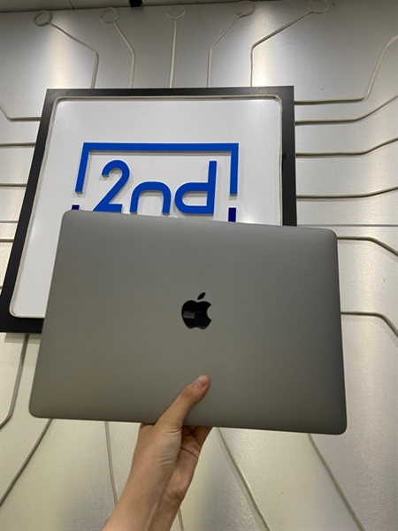 Macbook Air M1 2020 - Ram 8/256GB - Pin 85% - Chu kì sạc 363 lần - Màu xám - Ngoại hình: 97% - màn ám hồng viền nhẹ - Kèm sạc