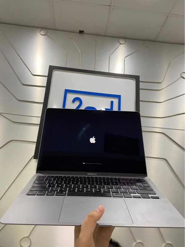 Macbook Air M1 2020 - Ram 8/256GB - Pin 92% - Chu kỳ sạc 145 lần - Màu xám - Ngoại hình: 97% - Màn ám hồng nhẹ - Kèm sạc