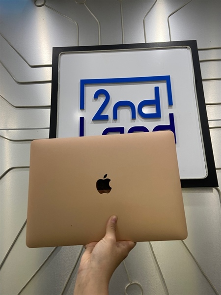 Macbook Air M1 2020 - Ram 8/256GB SSD - Pin 84% - Chu kì sạc 407 lần - Màu hồng gold - Ngoại hình: 98% - 1 đốm phản quang, móp nhẹ mặt A - Kèm sạc