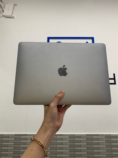 Macbook Air M1 2020 - Ram 8gb/SSD 256GB - Màu xám - Pin 93% chu kì sạc 86 lần - Ngoại hình: 98% - Màn ám nhẹ - Body, kèm sạc , dây baseus