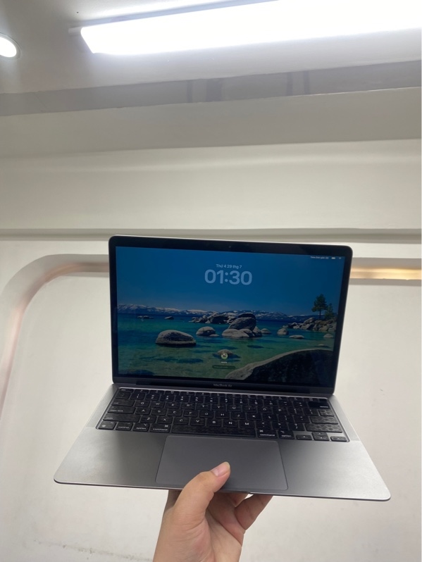 Macbook air m1 - 8/256 - Màu xám - Pin 84% chu kỳ sạc 499 - Ngoại hình 98.5% - Màn ám hồng nhẹ - Kèm sạc