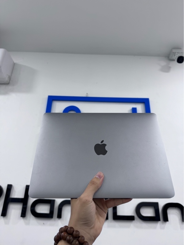 Macbook Air M1 - 8/256Gb - Màu bạc - Pin 83% chu kỳ 435 - Ngoại hình 97% - Trầy cấn nhẹ, màn ám hồng - Kèm sạc