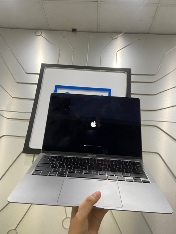 Macbook Air M1 - Ram 8/256GB - Pin 87% - Chu kì sạc 170 lần - Màu xám - Ngoại hình: 97% - Màn 2 điểm dead pixel đã thay màn - Kèm sạc hở dây