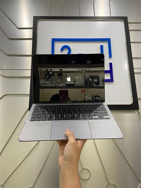 Macbook Air M1 - Ram 8/256GB SSD - Pin 85% ( Chu kì sạc 339 lần) - Màu xám - Ngoại hình: 97% - Cấn góc, màn in phím nhẹ - Kèm Box + sạc 2