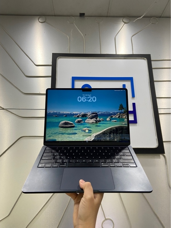 Macbook Air M2 13 inch - Ram 8/256GB - Pin 95% - Màu xanh - Ngoại hình: 97.5% - FullBox