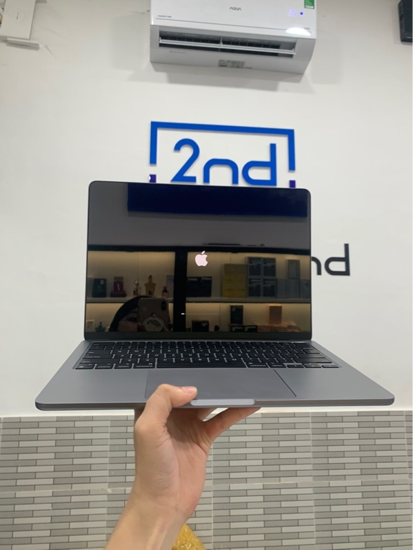 Macbook Air M2 - 13 inch - Ram 8gb/ssd 256gb - Màu xám - Pin 100% chu kì sạc 95 lần - Ngoại hình: 98% - Fullbox