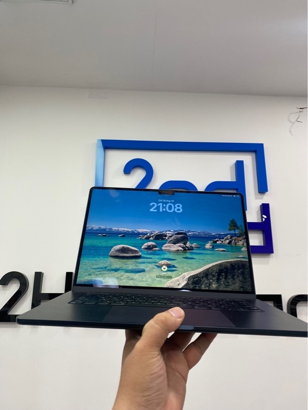 Macbook Air M2 15inch 2023 - Ram 8/512GB - Pin: 100% - Chu kỳ sạc 33 - Màu xanh - Ngoại hình: 98% - Kèm sạc