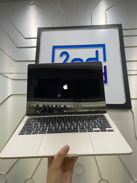 Macbook Air M2 2022 13.6 - Chip Apple M2 - MacOS 15.7.3 - Ram 16/256GB - Pin 100% - Chu kì sạc 2 lần - Màu trắng - Ngoại hình: 99% - FullBox - Còn bảo hành tới 19/12/2026 1