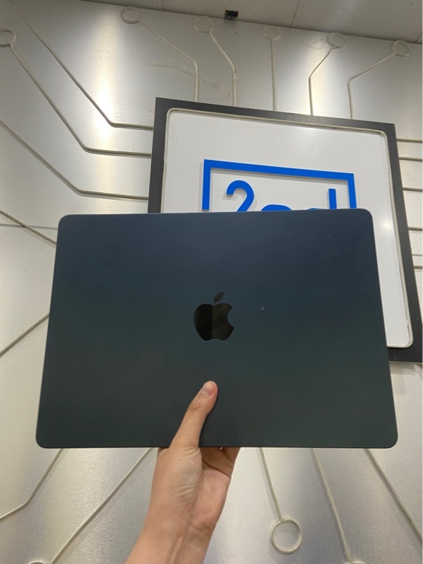 Macbook Air M2 2022 - 13.6 inch - Ram 8/256GB - Pin 88 - Chu kì 301 lần - Màu xanh - Ngoại hình: 97% - Trầy xướt xung quanh nhiều - Kèm sạc