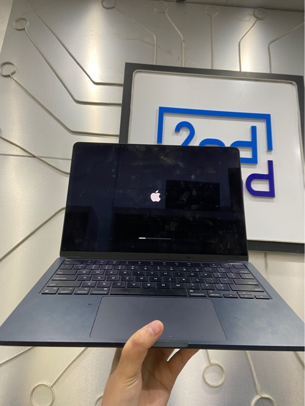 Macbook Air M2 2022 - 13.6 inch - Ram 8/256GB - Pin 88 - Chu kì 301 lần - Màu xanh - Ngoại hình: 97% - Trầy xướt xung quanh nhiều - Kèm sạc