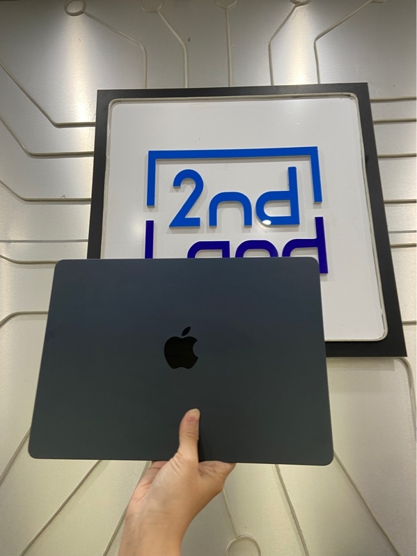 Macbook Air M2 2022 - 13,6 inch - Ram 8/256GB - Pin 88% - Chu kỳ sạc 120 lần - Màu xanh - Ngoại hình: 97% - màn trầy vết giữa - Kèm sạc