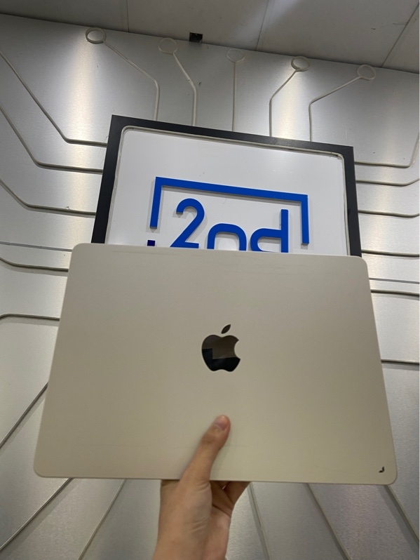 Macbook Air M2 - 2022 - 13.6" - Ram 16/256GB SSD - Pin 100% - Chu Kì sạc 3 lần - Màu kem - Ngoại hình: 99% - Dán full bảo vệ máy - FullBox - Còn bảo hành hãng T1/2027