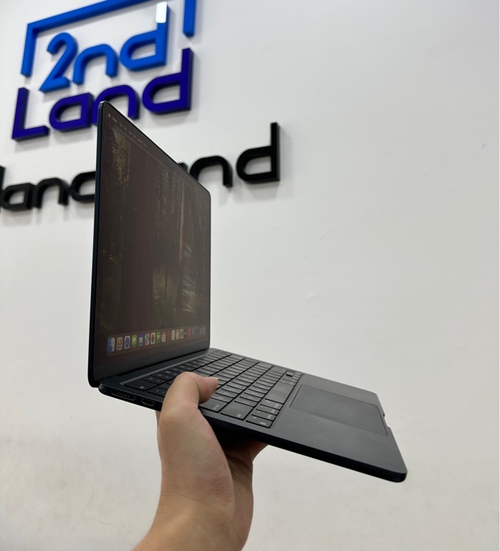 Macbook Air M2 (2022) 13.6inch - Ram 16/256GB - MacOs 26.3.1 - Pin 85% - Màu midnight - Ngoại hình 97% - Máy trầy cấn - Kèm sạc