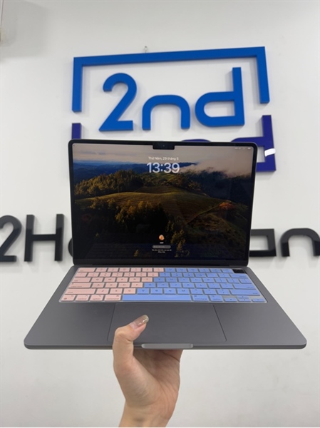 Macbook Air M2 2022 - Apple M2 - 8/256GB - Màu bạc - Pin bình thường 100% chu kì sạc 20 - Ngoại hình 98% - Còn BH đến 17/08/2025 - FullBox 3