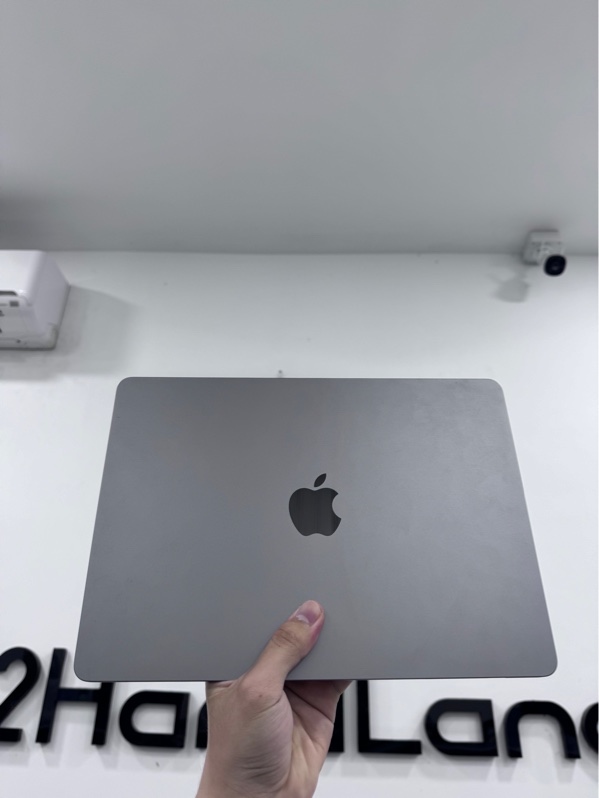 Macbook Air M2 2022 - Apple M2 - 8/256GB - Màu bạc - Pin bình thường 91%, 51 chu kì sạc - Ngoại hình 98% - Cấn mẻ góc trái, màn hồng nhẹ - Fullbox