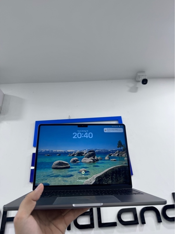 Macbook Air M2 2022 - Apple M2 - 8/256GB - Màu bạc - Pin bình thường 91%, 51 chu kì sạc - Ngoại hình 98% - Cấn mẻ góc trái, màn hồng nhẹ - Fullbox