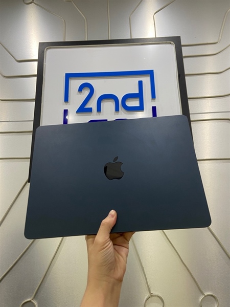 Macbook Air M2 2022 - Chip Apple M2 - Ram 16/256GB - Mac OS 15.6.1 - Pin tốt - Chu kì sạc 82 lần - Màu xanh - Ngoại hình: 98% - Bụi trong màn - Body - Kèm sạc