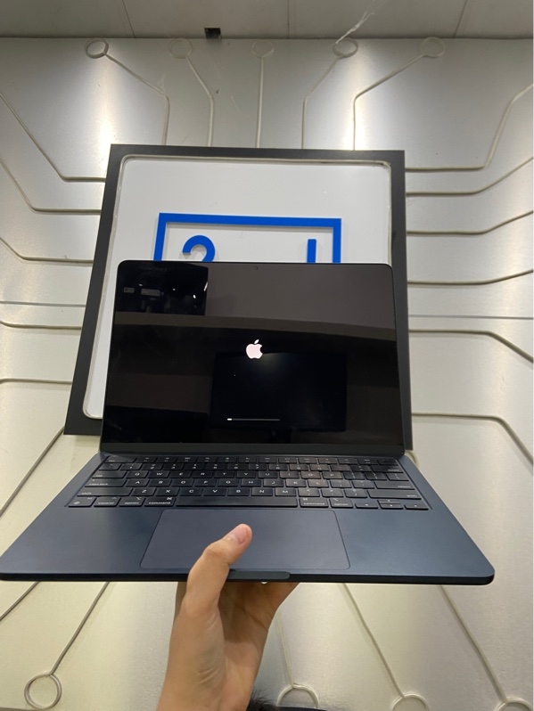 Macbook Air M2 2022 - Ram 16GB - Pin 100% - Chu Kỳ Sạc 22 - Màu xanh - Ngoại hình: 98% - Kèm sạc - Còn bảo hành đến 4/7/2026