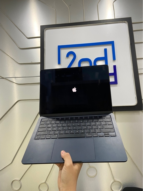 Macbook Air M2 2022 - Ram 8/256GB - Pin 100% - Màu xanh - Ngoại hình: 98% - Kèm sạc